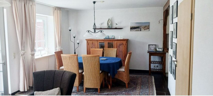 Ferienwohnung Ostseebrise - Blick vom Wohnzimmer zum Essbereich