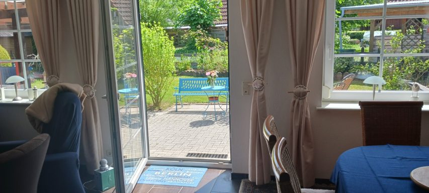 Ferienwohnung Ostseebrise - Blick in den Garten